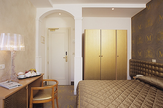 M Glamour Hotel - photo 7